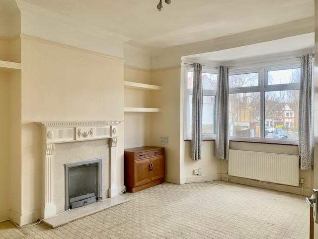 Kingsway, Mortlake, London 2 bed flat to rent £1,850 pcm £427 pw