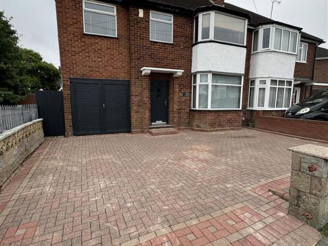 Kingsway, Oldbury 4 bed semi detached house to rent £1,350 pcm £312 pw