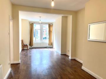 Kingsway, Ponders End, Enfield EN3 4 bed terraced house to rent £2,550 pcm £588 pw