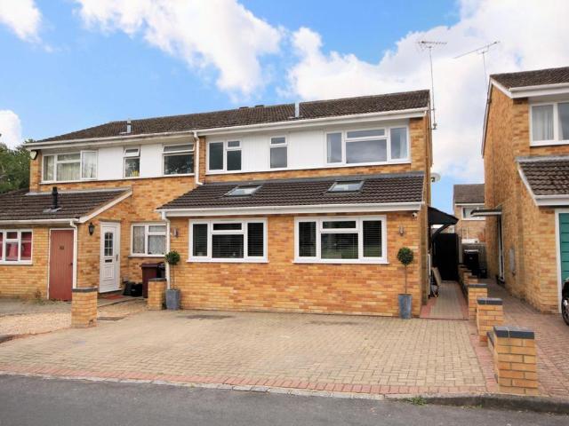 Kingsway, Reading RG4 3 bed semi detached house to rent £2,200 pcm £508 pw