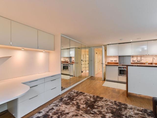 Kingsway Square, Battersea Park, London SW11, Studio to rent, £2,000 pcm | PrimeLocation