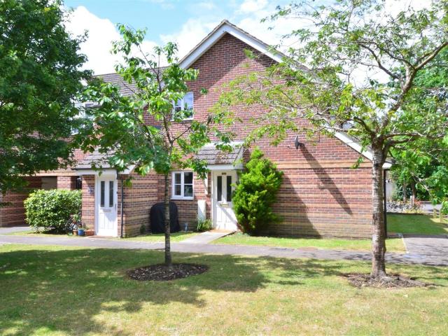 Kingswood Close, Camberley GU15, 2 bed flat to rent, £1,250 pcm | PrimeLocation