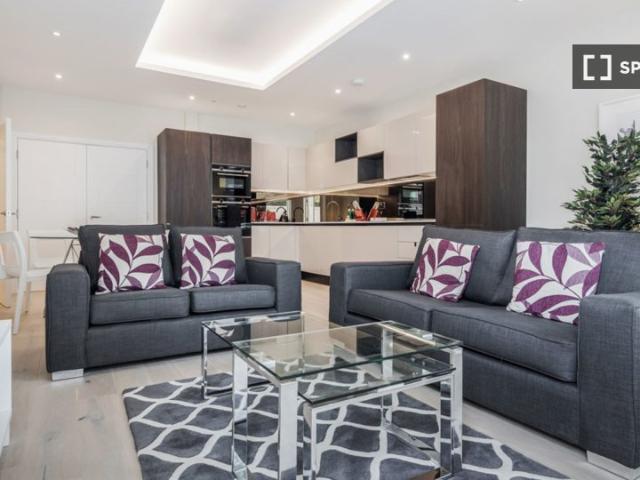 Kingswood Close, London, KT6 6DZ, United Kingdom | 3 bed apartment for rent #143914659 | Rentberry
