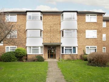 Kingswood Close, Surbiton KT6 2 bed flat to rent £1,995 pcm £460 pw