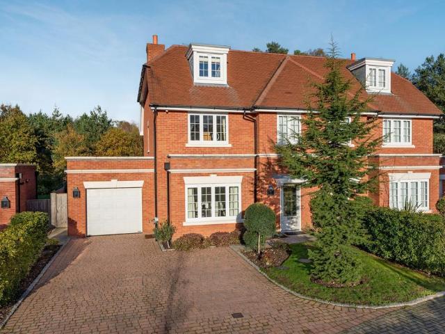 Kingswood, Ascot 4 bed semi detached house to rent £5,000 pcm £1,154 pw