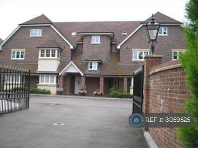 Kingswood Grange, Lower Kingswoods, KT20 2 bed flat to rent £1,750 pcm £404 pw