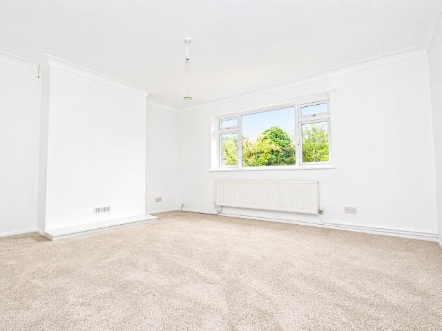 Kingswood Road, Bromley BR2, 2 bed flat to rent, £1,750 pcm | PrimeLocation