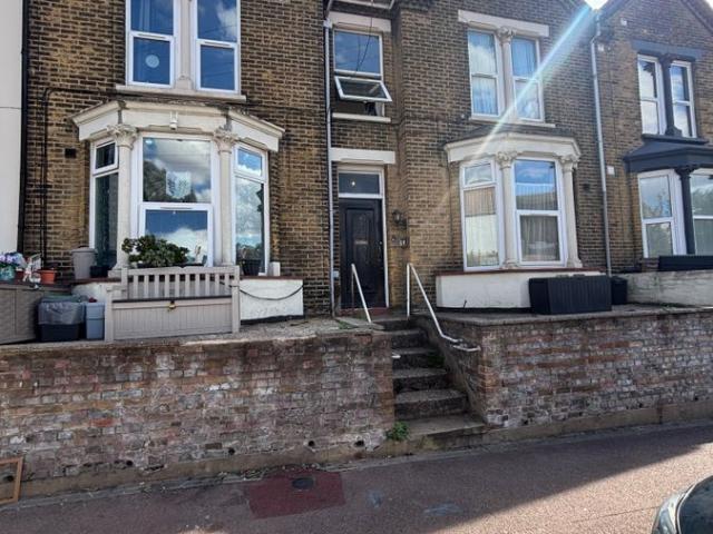 Kingswood Road, Gillingham ME7, Studio to rent, £700 pcm | PrimeLocation