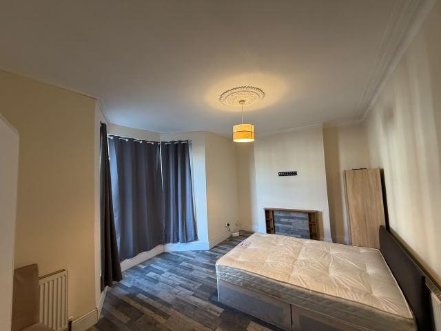 Kingswood Road, Ilford IG3, 1 bed terraced house to rent, £850 pcm | PrimeLocation