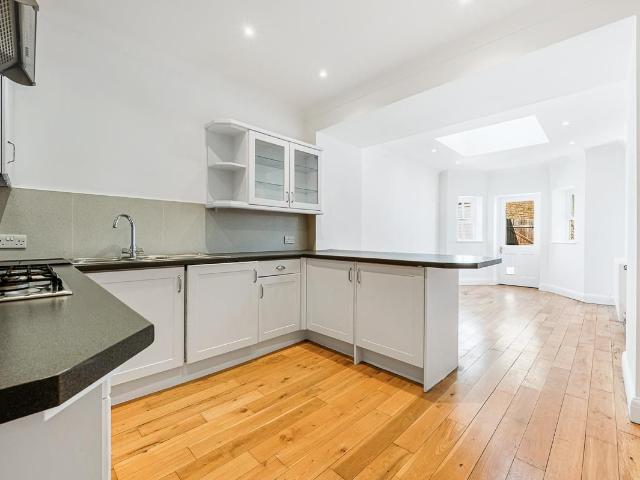 Kingswood Road, London W4, 2 bed flat to rent, £2,300 pcm | PrimeLocation