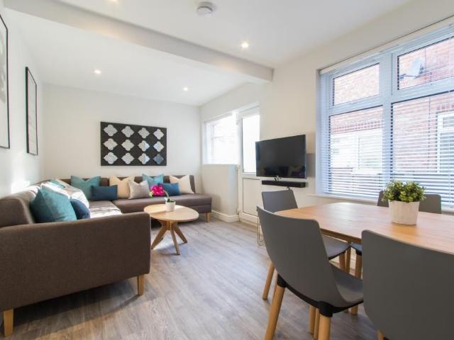 Kingswood Road, Manchester M14, 6 bed terraced house to rent, £771 pppm | PrimeLocation