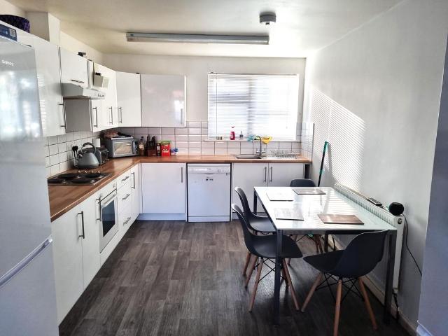 Kingswood Road, Manchester, M14 6SA, United Kingdom | 5 bed townhouse for rent #137931343 | Rentberry