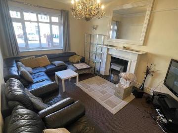 Kingswood Road, Stockport M14 6 bed house to rent £3,120 pcm £720 pw