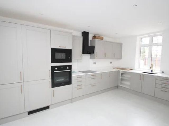 Kingswood Way, Selsdon, CR2 8QL, Property for rent