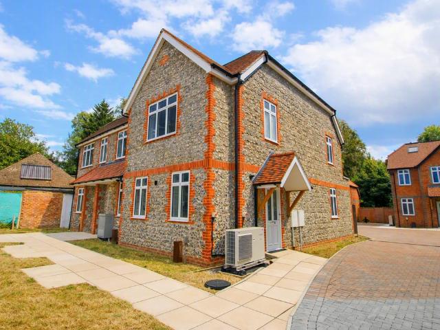 Kingswood Way, South Croydon CR2, 3 bed property to rent, £2,400 pcm | PrimeLocation