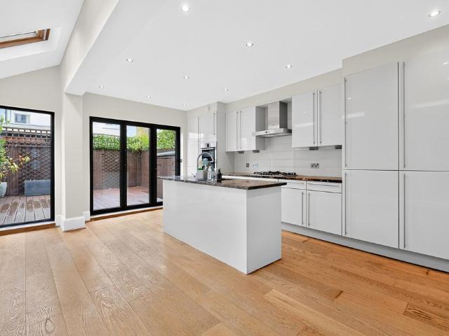 Kingwood Road, London, SW6 4 bed terraced house to rent £5,500 pcm £1,269 pw