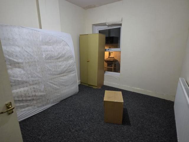 Kinmel Street, Rhyl LL18, 2 bed flat to rent, £625 pcm | PrimeLocation