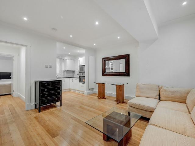 Kinnerton Yard, Knightsbridge SW1X, 2 bed flat to rent, £4,000 pcm | PrimeLocation
