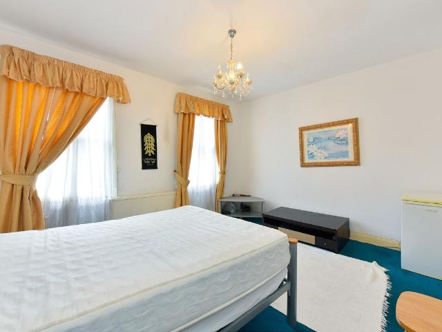 Kinnoul Road, Barons Court, London W6, 1 bed property to rent, £1,000 pcm | PrimeLocation