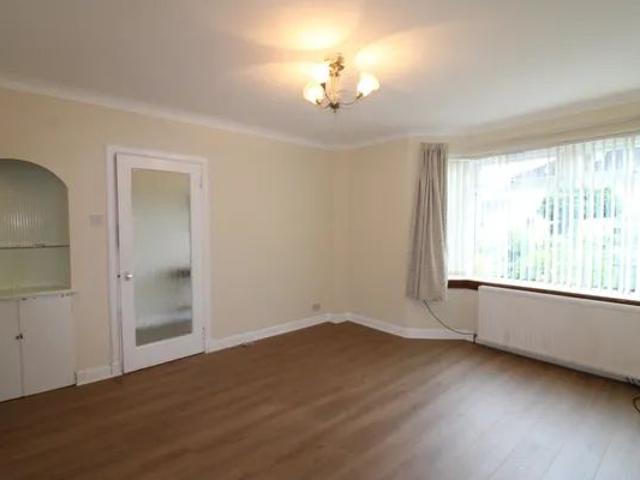 Kinpurnie Road, Ralston