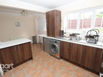 Kinross Avenue, Leicester 4 bed semi detached house to rent £1,395 pcm £322 pw