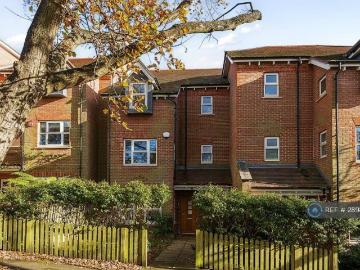 Kinsale Close, Barnet, London, NW7 5 bed terraced house to rent £3,990 pcm £921 pw