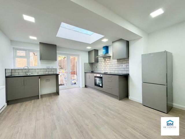 Kinsdale Drive, Leicester LE5, 2 bed semi detached house to rent, £1,150 pcm | PrimeLocation