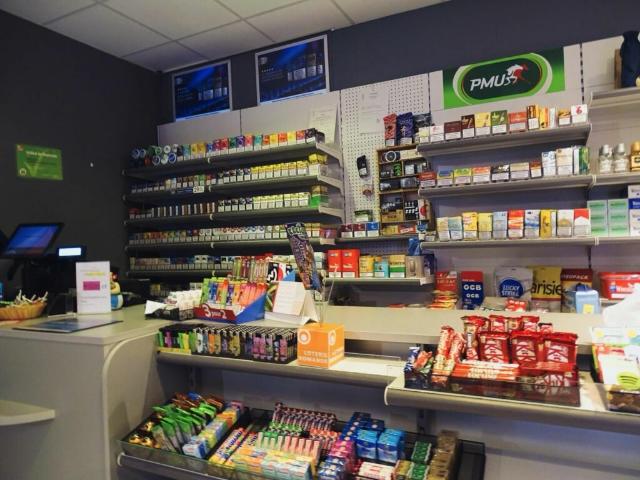 Magasin avec service de kiosque dans un centre commercial