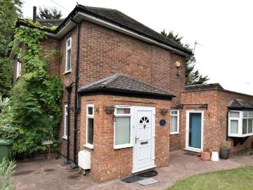 Kidbrooke Lane, London, SE9 5 bed detached house to rent £3,200 pcm £738 pw