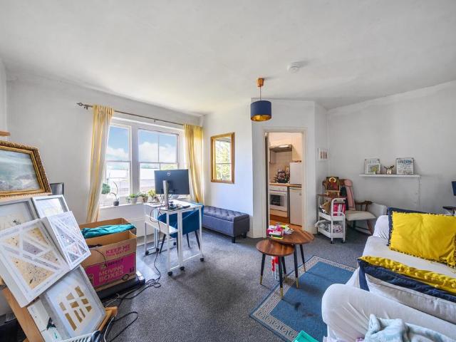 Kidbrooke Park Road, London, SE3 1 bed flat to rent £1,350 pcm £312 pw