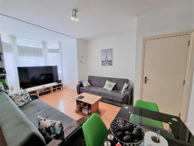 Kidderminster Road, Croydon 2 bed flat to rent £1,600 pcm £369 pw
