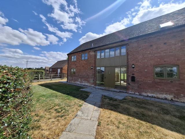 Kidderminster Road, Dodford, Bromsgrove 4 bed barn conversion to rent £1,650 pcm £381 pw