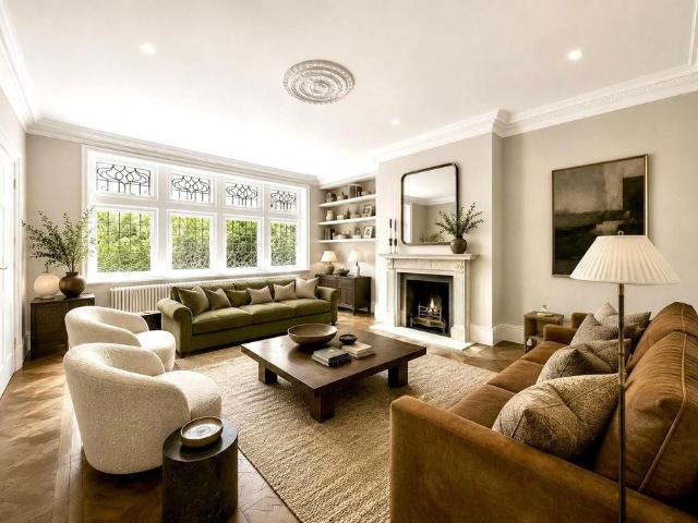 Kidderpore Gardens, London, NW3 3 bed apartment to rent £7,500 pcm £1,731 pw