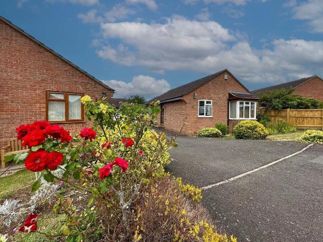 Kidners Close, Woolavington TA7, 2 bed detached bungalow to rent, £1,200 pcm | PrimeLocation