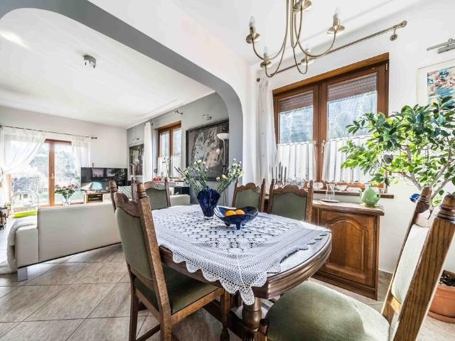 Sprzedam dom 173 m² z dużym ogrodem i garażem w Kiekrzu