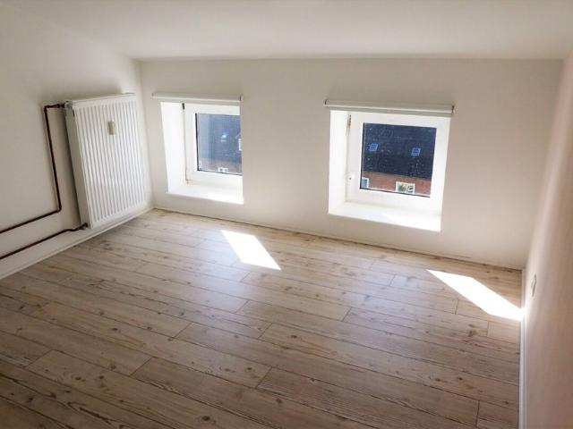 KIEL BLÜCHERPLATZ: 4 Zimmer Wohnung über 2 Ebenen 4. +5. OG mit 2 Balkonen ohne Fahrstuhl
