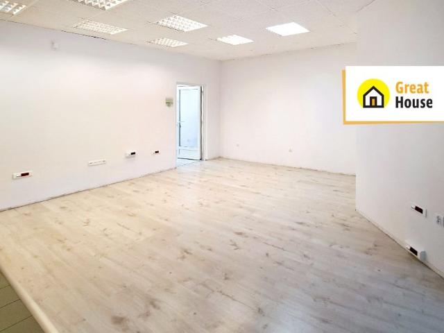 Lokal użytkowy 138 m² z witryną, klimatyzacją i parkingiem