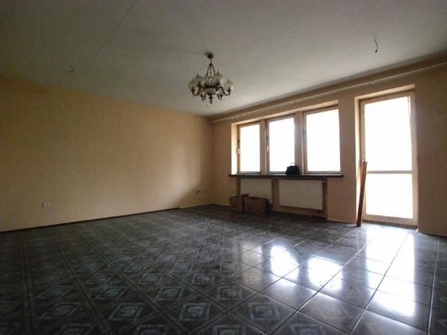 Dom szeregowy 343 m² z balkonami i ogrodem do wykończenia