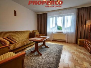 Przestronny bliźniak z dużą działką i nowoczesnymi oknami