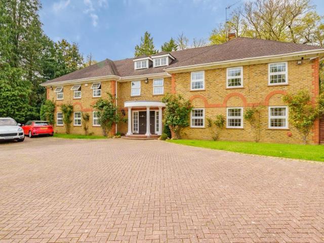Kier Park Ascot Berks SL5 7DS 5 bed terraced house to rent £8,795 pcm £2,030 pw