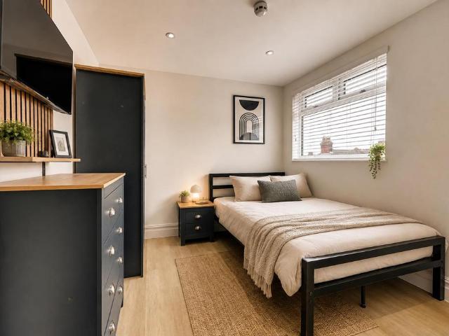 Kilworth Avenue, Southend on Sea 1 bed in a house share to rent £750 pcm £173 pw
