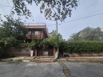 Kilyosta 786 M2 Arsa İçersin'de 6+2 Müstakil Havuzlu Villa.