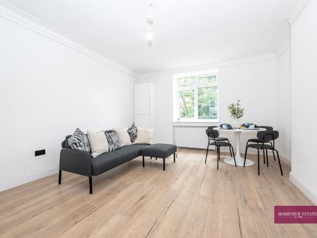 Kilburn High Road, London NW6, 3 bed flat to rent, £3,000 pcm | PrimeLocation