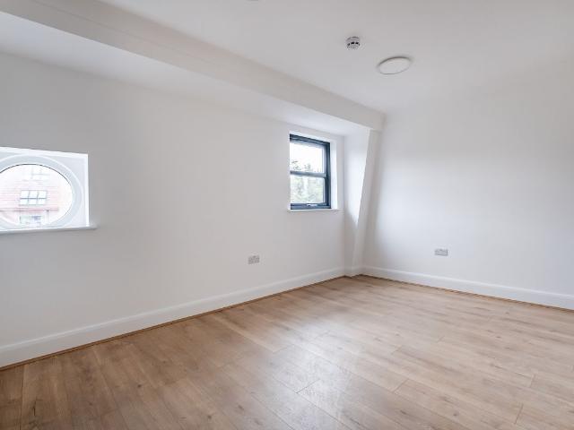 Kilburn Lane, London W10, 2 bed flat to rent, £2,100 pcm | PrimeLocation