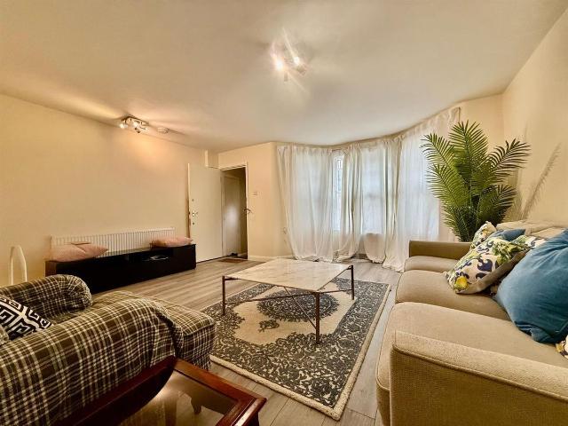 Kilburn Park Road, Carlton Vale NW6, 2 bed flat to rent, £2,400 pcm | PrimeLocation