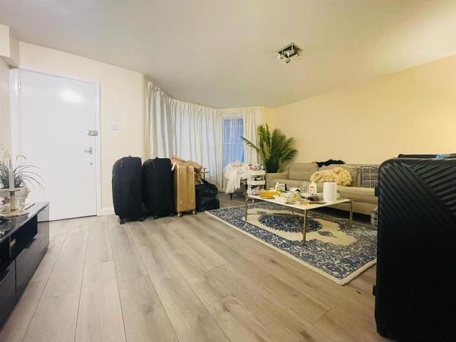 Kilburn Park Road, Carlton Vale NW6, 2 bed flat to rent, £2,400 pcm | PrimeLocation