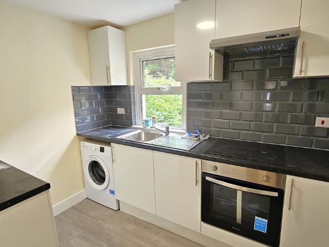 Kilburn Park Road, Kilburn Park/Maida Hill NW6, 2 bed maisonette to rent, £2,500 pcm | PrimeLocation