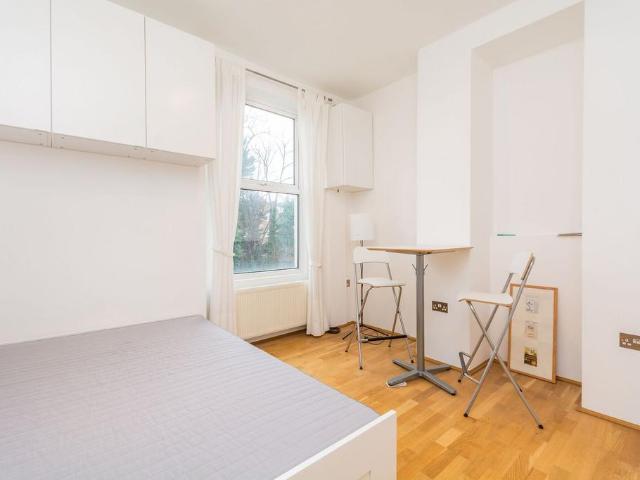 Kilburn Park Road, Maida Vale. Studio to rent £1,700 pcm £392 pw