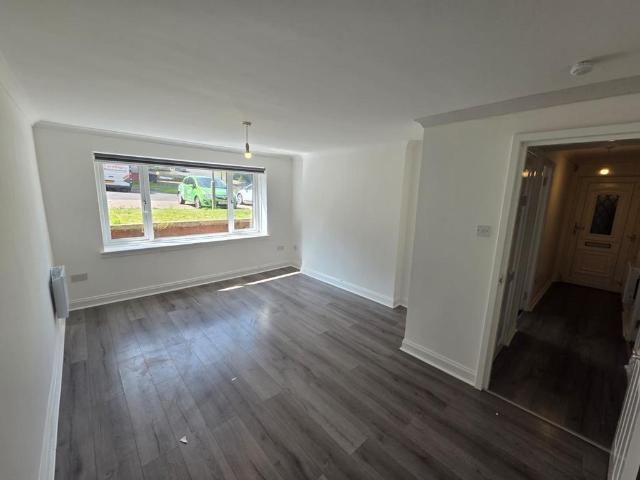 Kilcreggan View, East, Greenock, PA15 2 bed flat to rent £625 pcm £144 pw