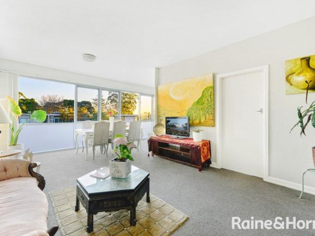 Killara High Catchment | Top Floor Apartment with House Sized Living